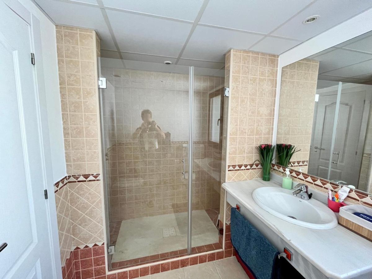 Quiet & Spacious Apt @ Golf Course W/ Roof Terrace San Roque  Buitenkant foto