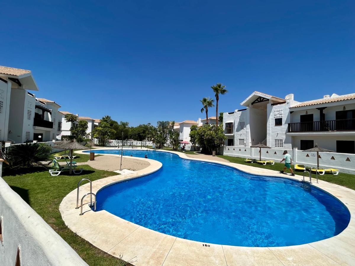 Quiet & Spacious Apt @ Golf Course W/ Roof Terrace San Roque  Buitenkant foto